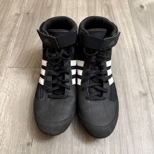 Men’s Adidas HVC Wrestling shoes size 9 - excellent condition